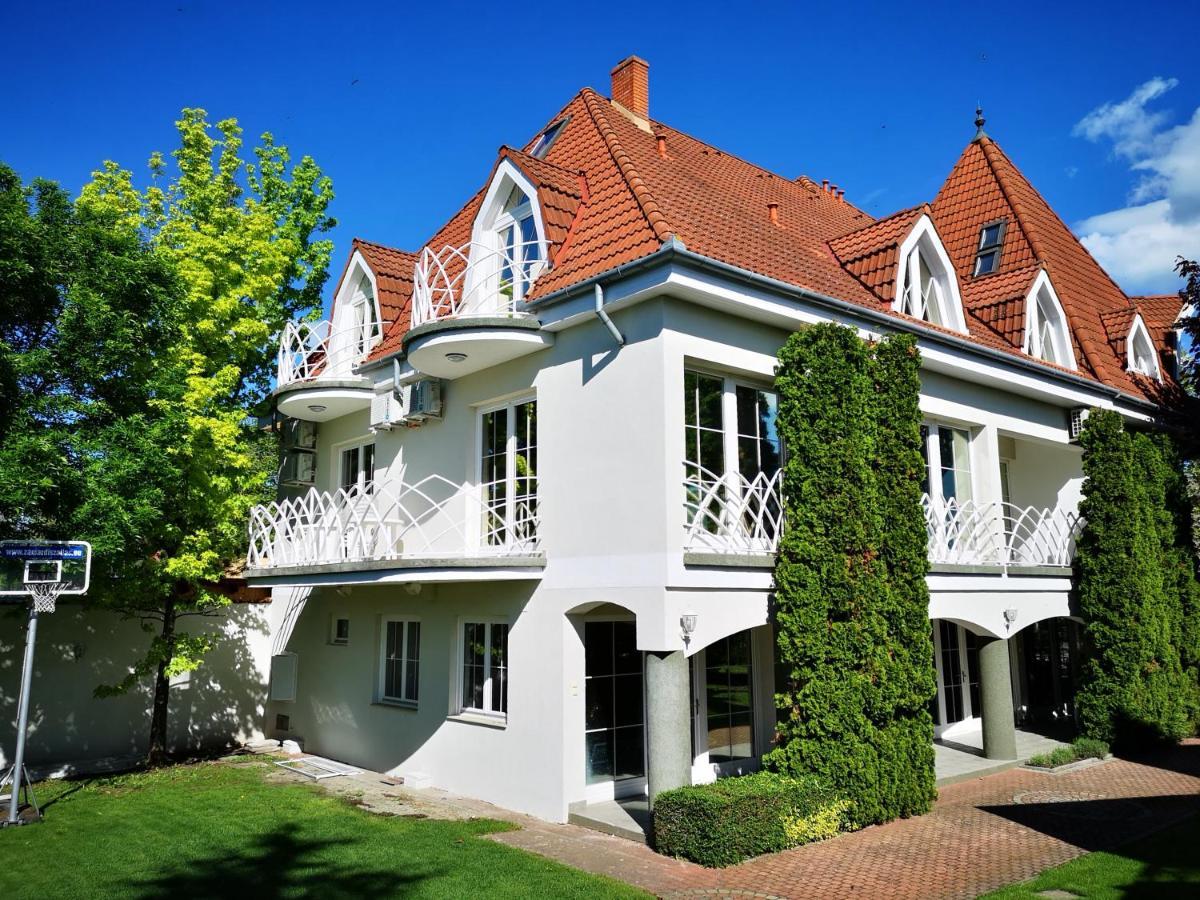 Győrfi Apartmanház Zamárdi Exterior foto
