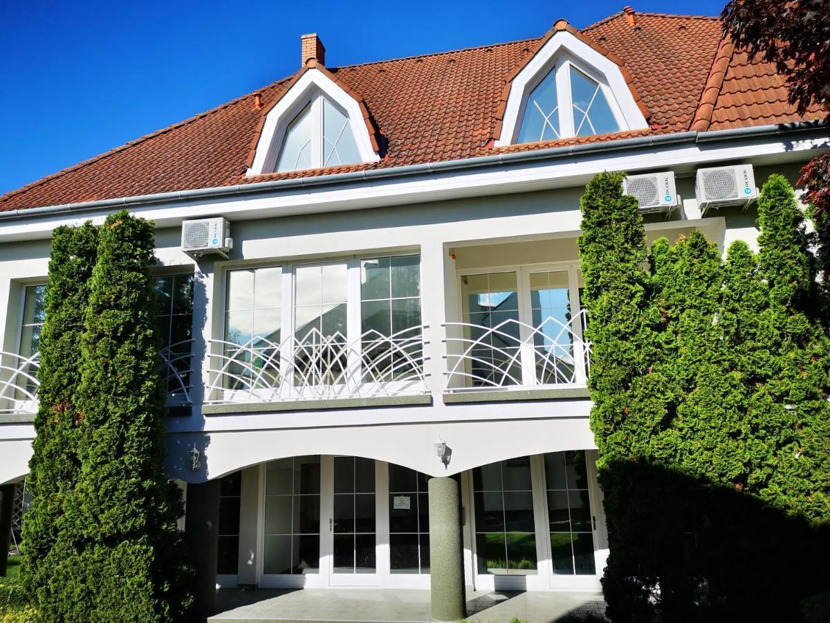Győrfi Apartmanház Zamárdi Exterior foto
