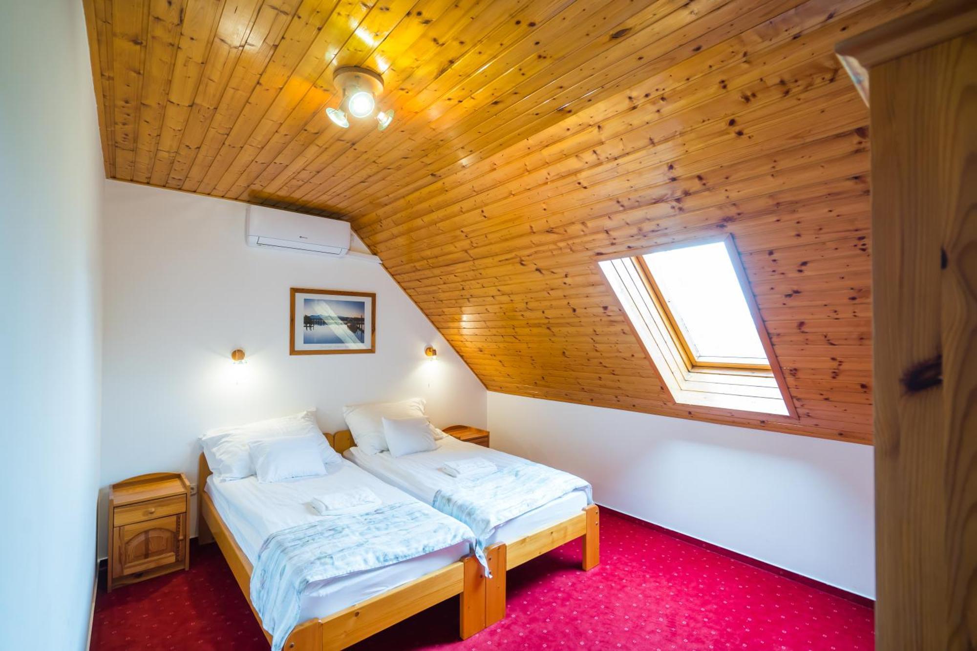 Győrfi Apartmanház Zamárdi Exterior foto